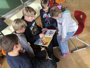 Vorlesen von Kind zu Kind