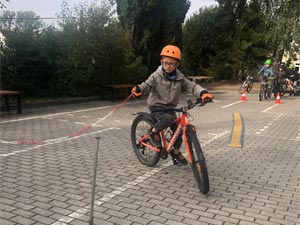 Grundsch�ler �ben Verkehrssicherheit